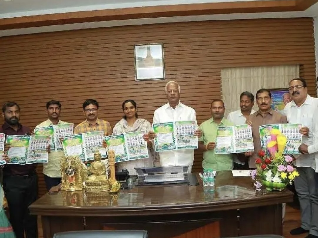 ప్రభుత్వ జూనియర్ కళాశాల అభివృద్ధికి ఎమ్మెల్యే హామీ