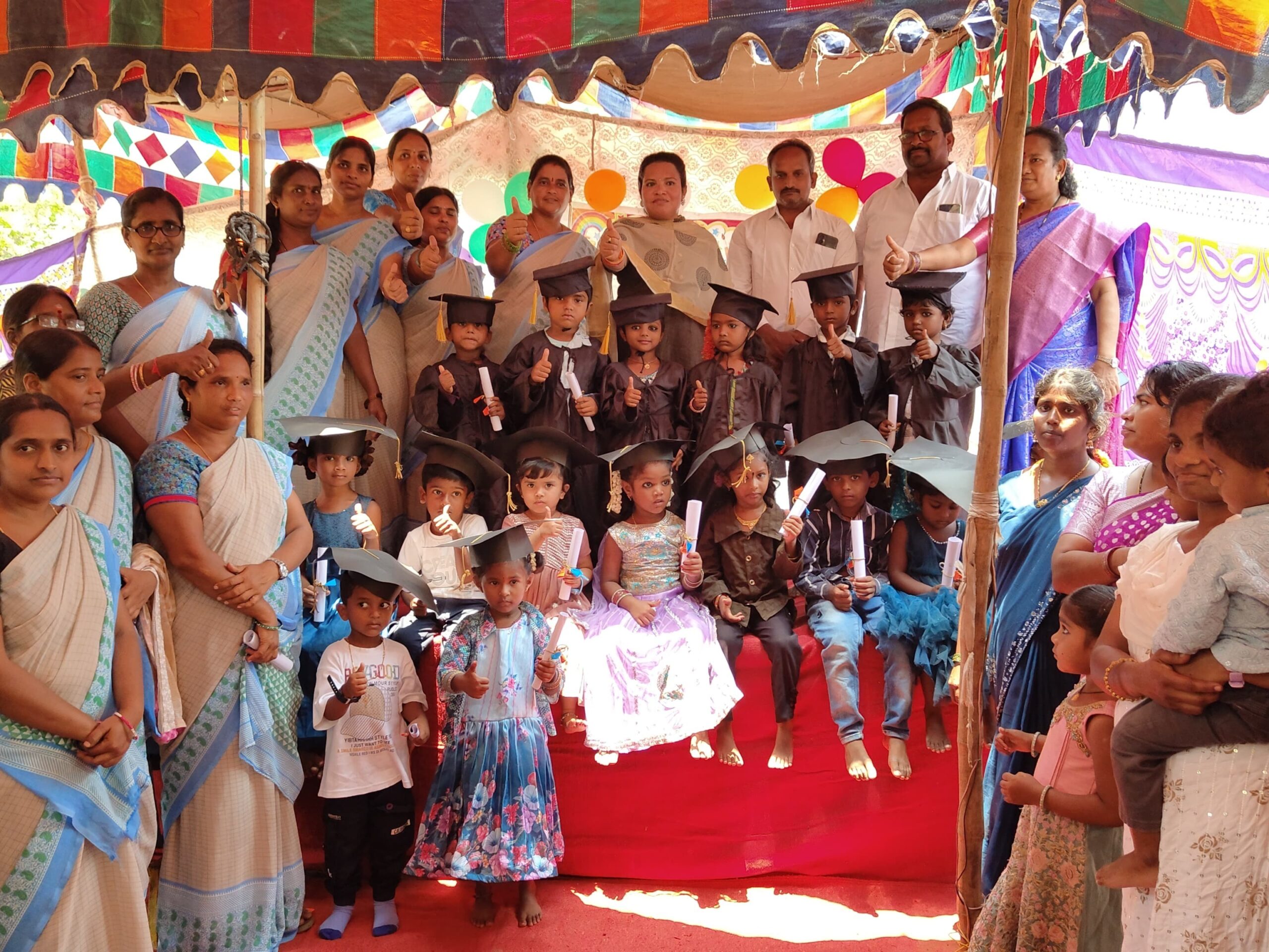 ఘనంగా చిన్నారుల గ్రాడ్యుయేషన్ డే