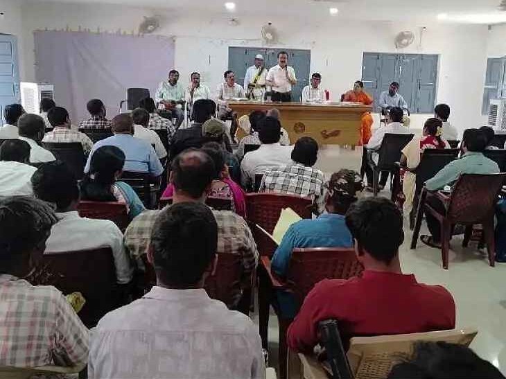 అభివృద్ధి పనులపై అదనపు కలెక్టర్ సమీక్ష