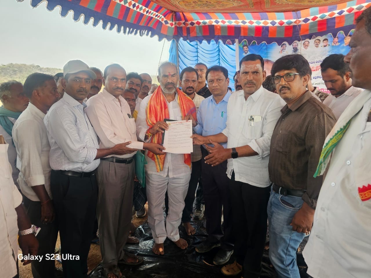 పదోన్నతులు కల్పించాలని ఎమ్మెల్యేకు వినతి