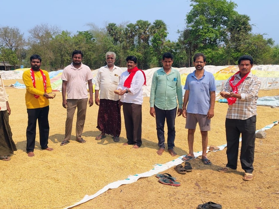 ‘తూతూ మంత్రంగా ధాన్యం కొనుగోలు కేంద్రాల ఏర్పాటు’