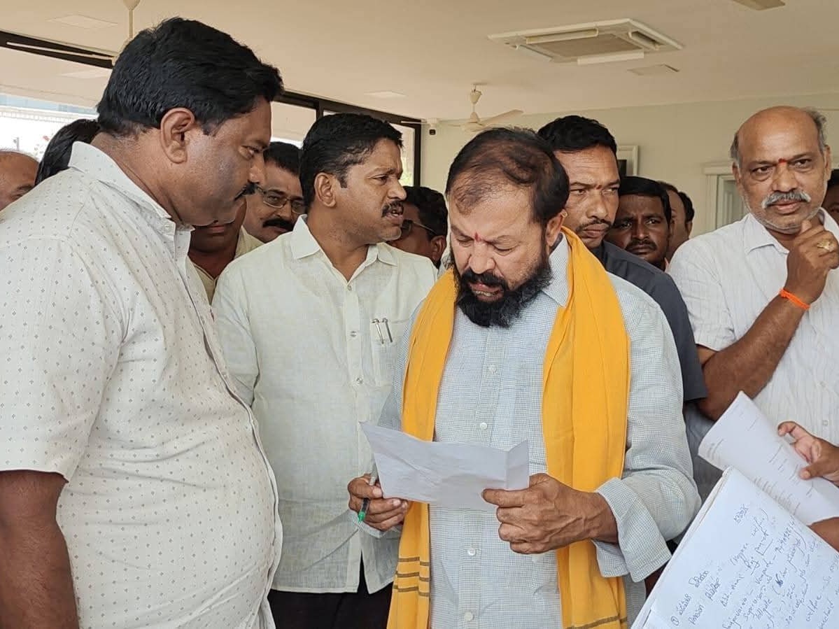 అధికారులు ప్రత్యేక శ్రద్ధ పెట్టాలి: ఎమ్మెల్యే