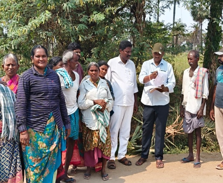 ఉపాధి హామీ పని ప్రదేశాన్ని పరిశీలించిన సర్పంచ్