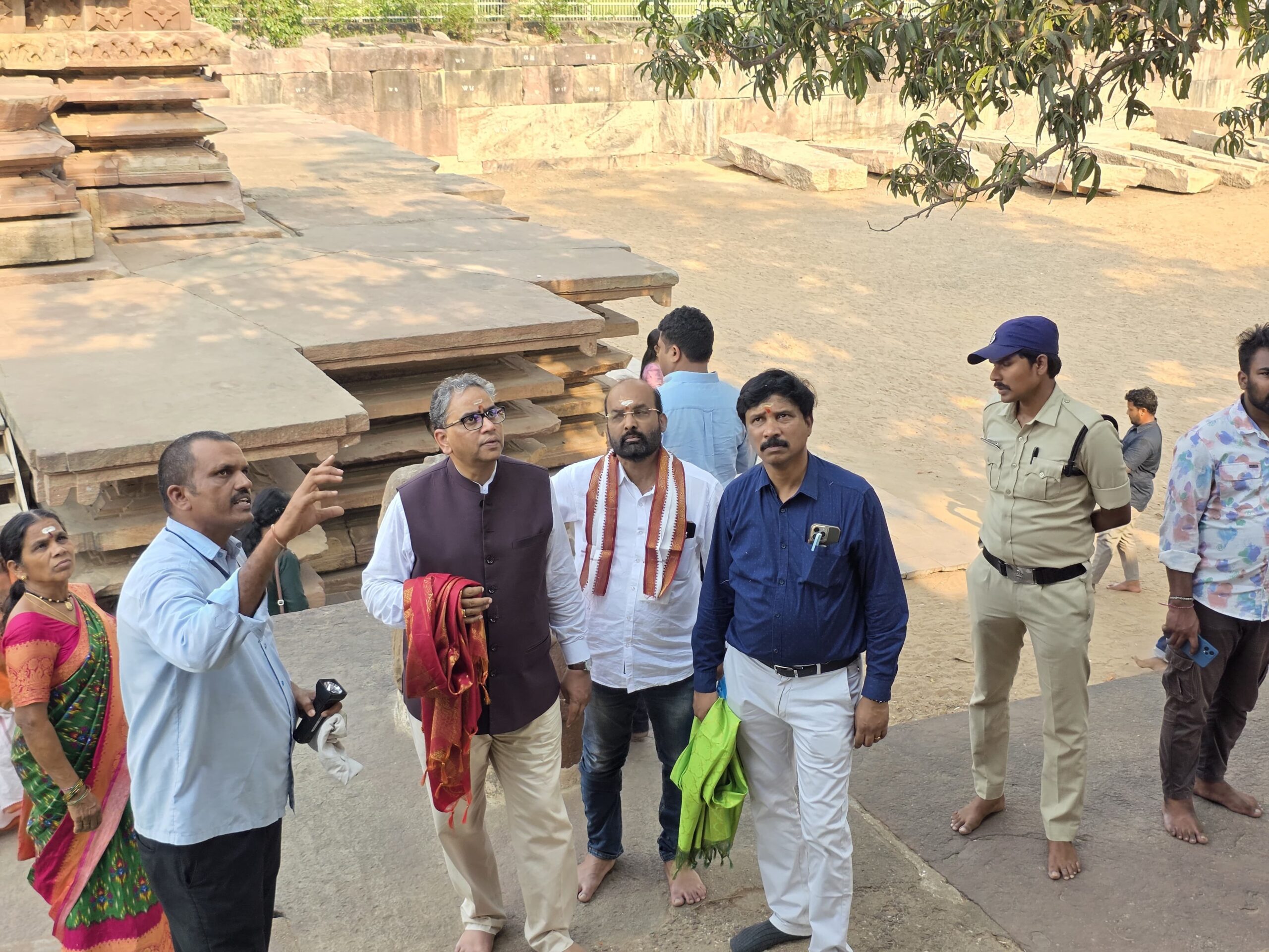 రామప్ప ఆలయాన్ని సందర్శించిన దూరదర్శన్ డీజీ