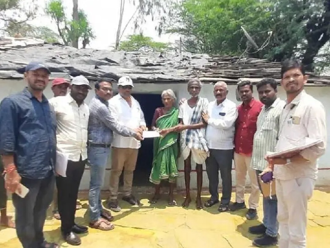 ‘ఆలయ పునర్నిర్మానానికి సహకరించండి’