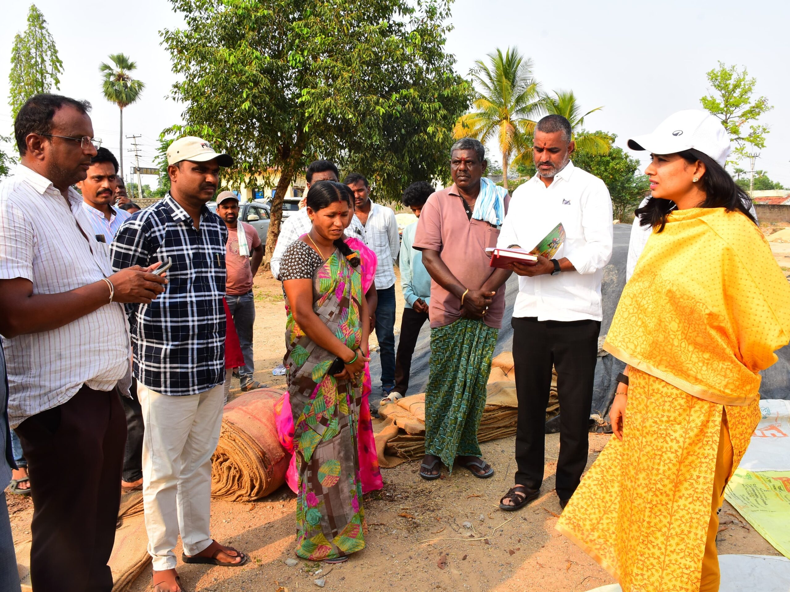 ‘రైతులకు ఇబ్బంది లేకుండా ధాన్యం కొనుగోలు చేయాలి’