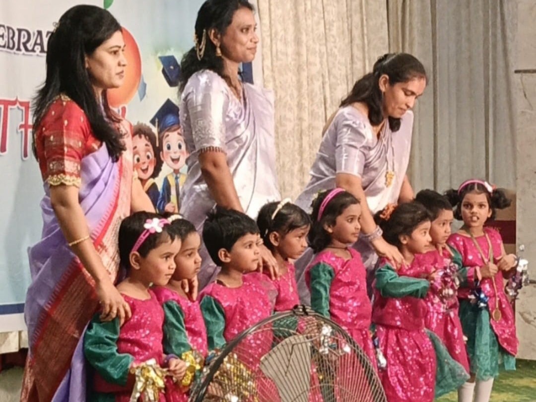 ఘనంగా స్పార్క్స్ కిడ్స్ ప్లే పాఠశాల వార్షికోత్సవం