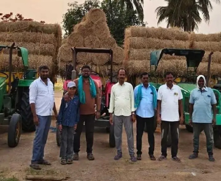 గోమాతల కోసం గడ్డి పంపిణీ