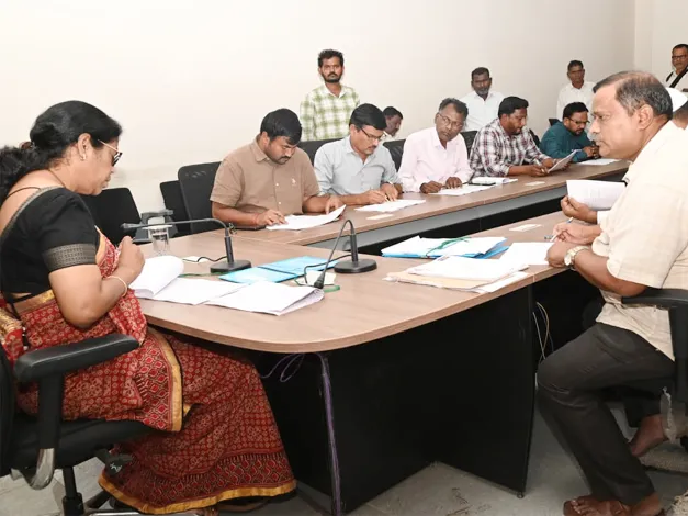 ‘జర్నలిస్టులందరికీ అక్రిడిటేషన్ కార్డులు అందజేస్తాం’