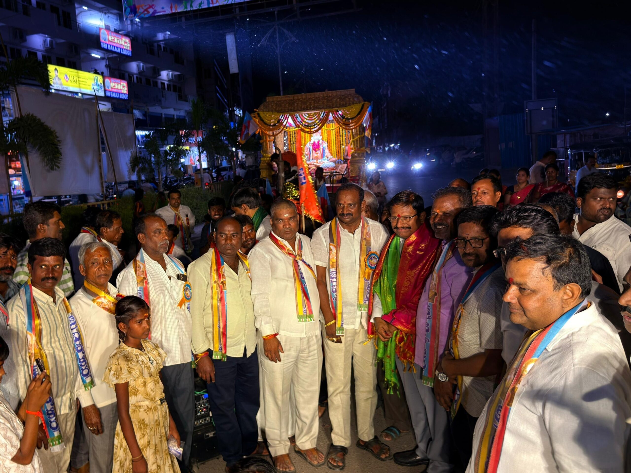 వీరబ్రహ్మేంద్రస్వామి ఊరేగింపుకు హాజరైన ఎమ్మెల్యే