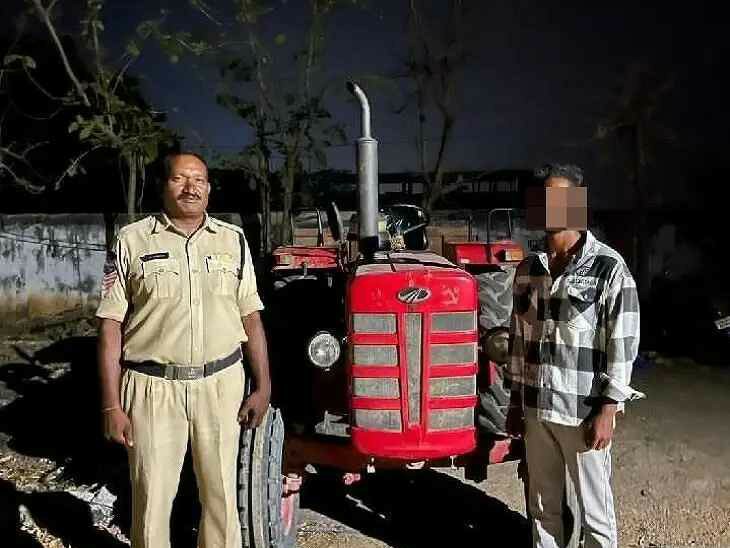 అక్రమ ఇసుక ట్రాక్టర్ల పట్టివేత