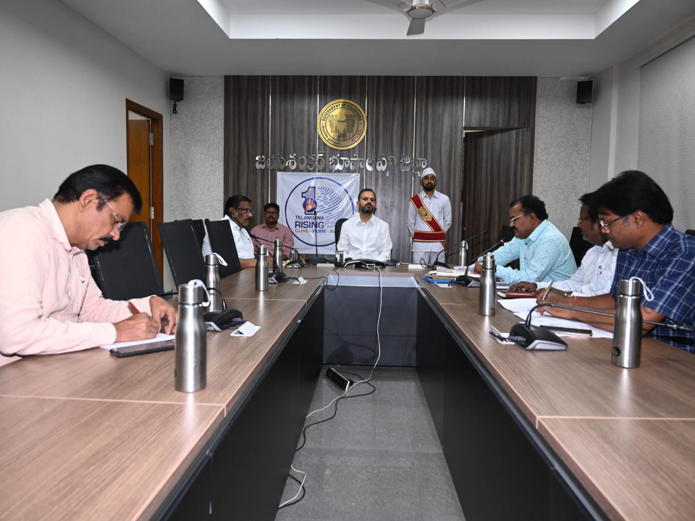 నిర్మాణ పనులను వేగవంతం చేయాలి: కలెక్టర్