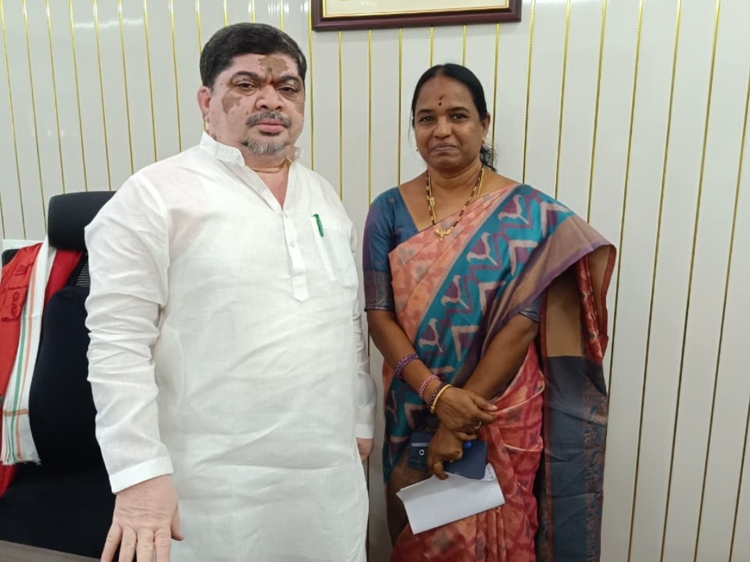 మంత్రిని కలిసిన మాజీ ఎంపీపీ