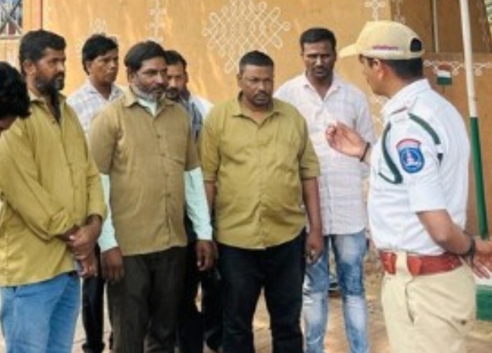 ఆటో డ్రైవర్లకు అవగాహన & కౌన్సిలింగ్ సదస్సు