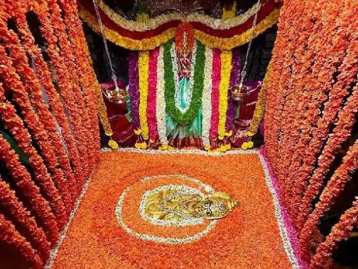 ప్రత్యేక అలంకరణలో బల్కంపేట ఎల్లమ్మ