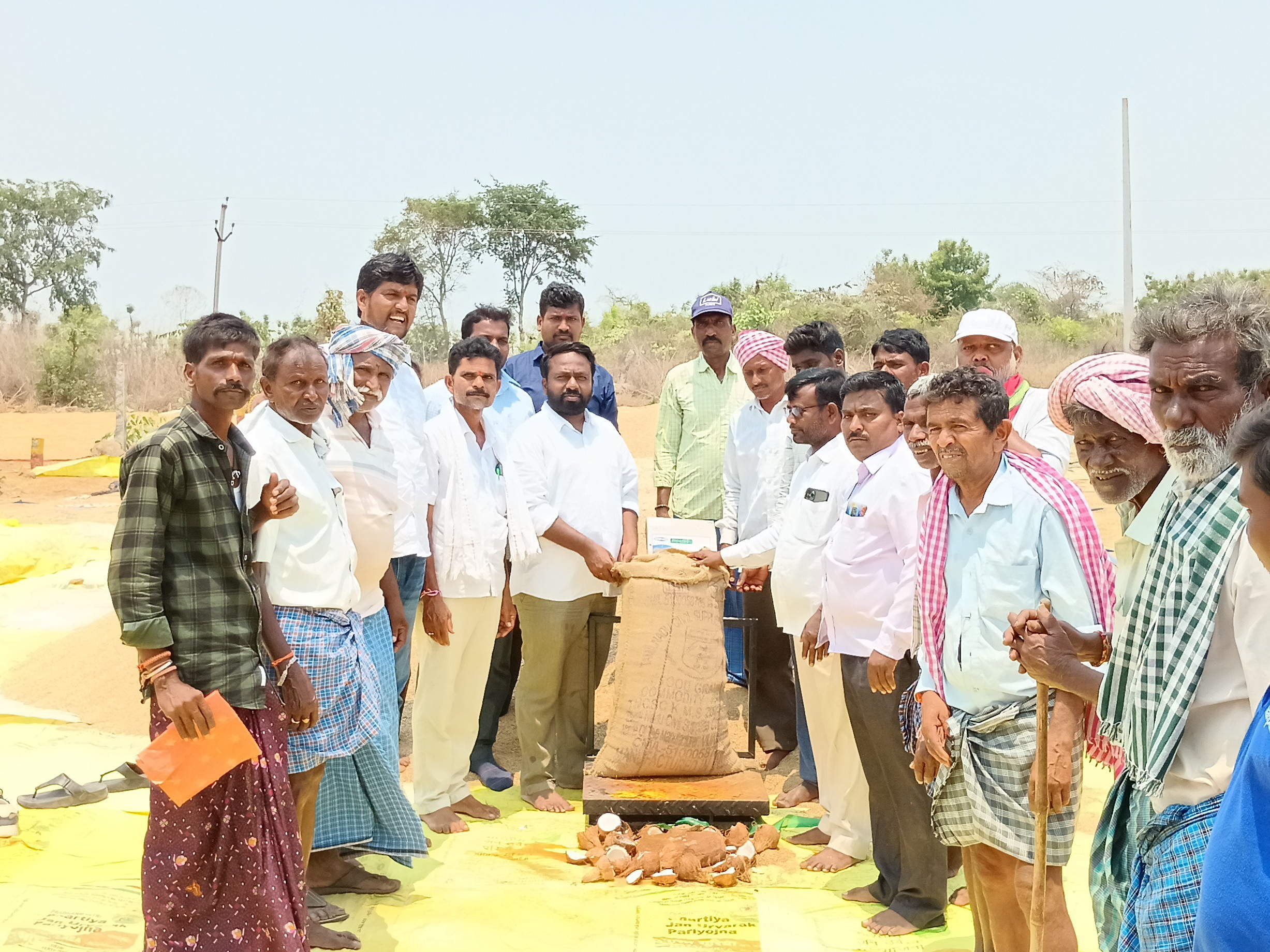 కొనుగోలు కేంద్రాల్లోనే రైతులకు మద్దతు ధర
