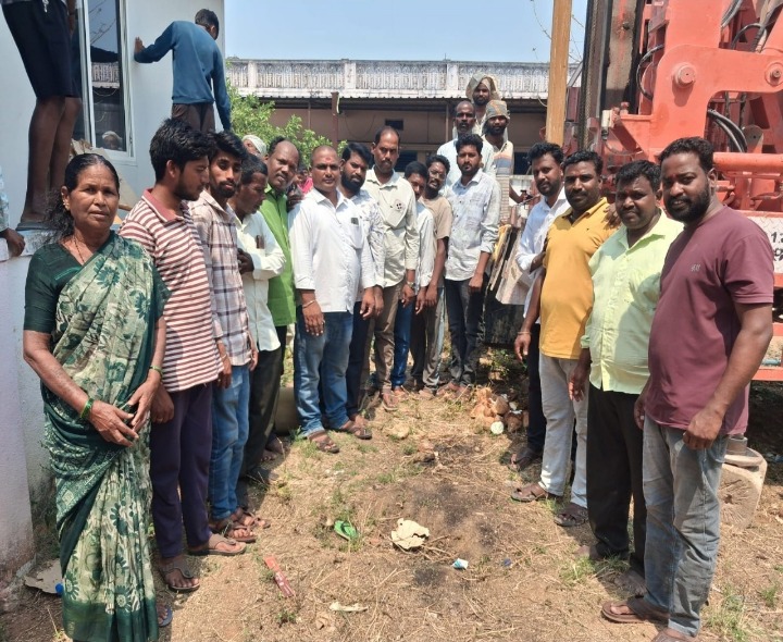 నీటి సమస్య పరిష్కారానికి బోర్ తవ్వకం