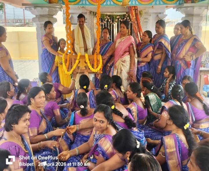 ఘనంగా కన్యకా పరమేశ్వరి మాత డోలారోహణం