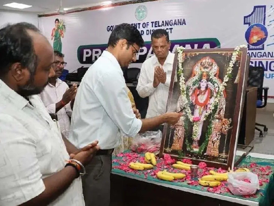 కలెక్టర్ కార్యాలయంలో వాసవి మాత జయంతి