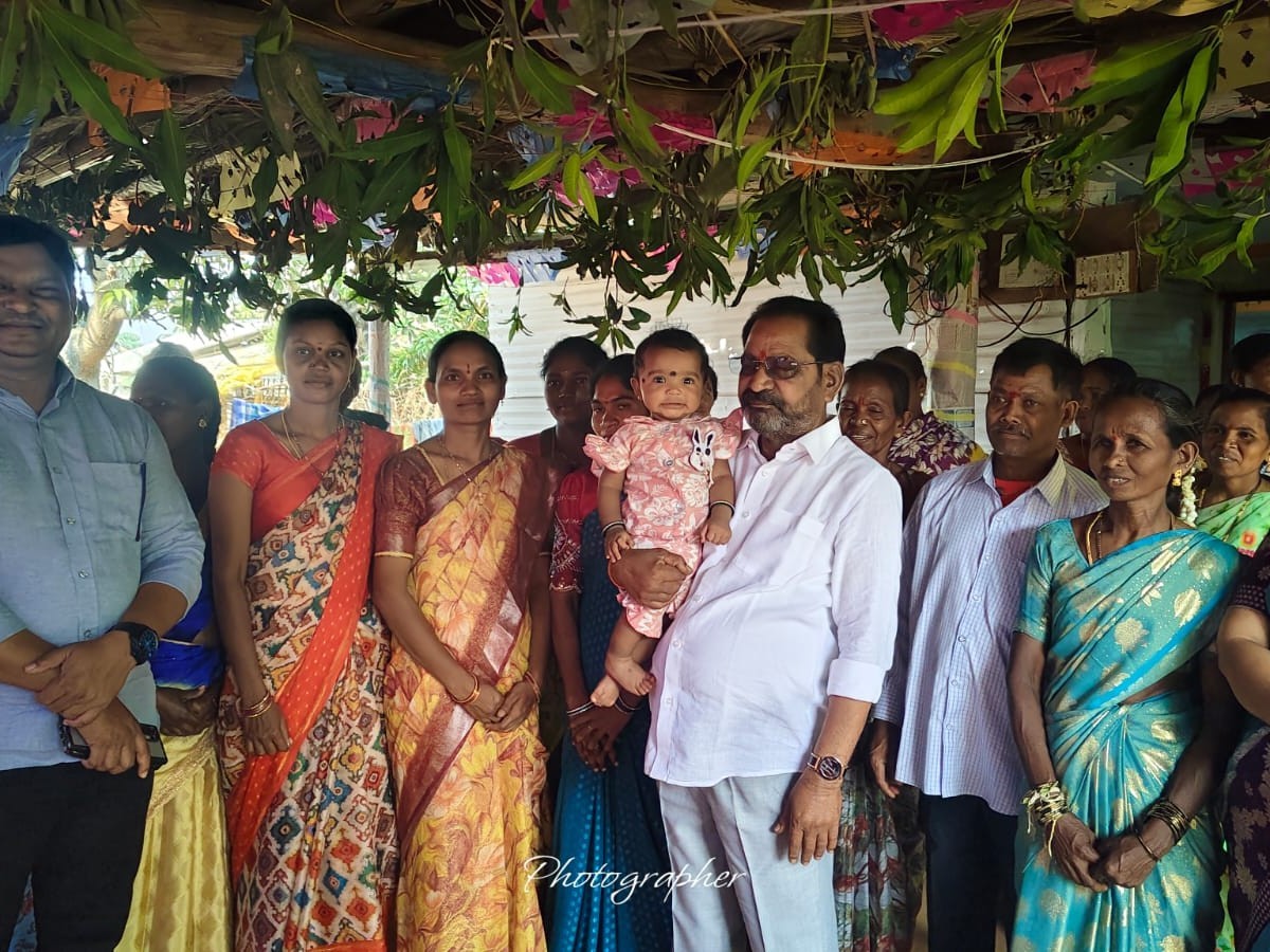 సర్పంచ్ వివాహానికి హాజరైన ఎమ్మెల్యే