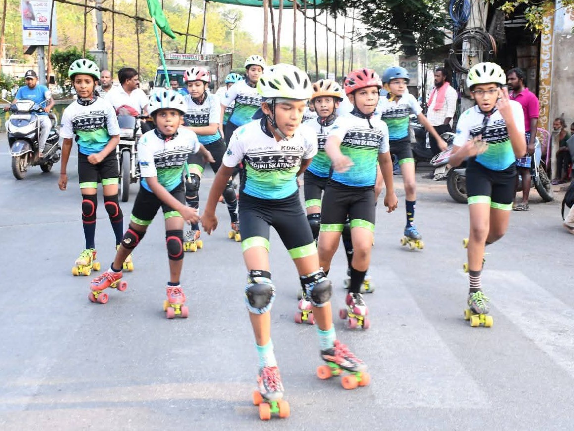 ప్రత్యేక ఆకర్షణగా విద్యార్థుల స్కేటింగ్