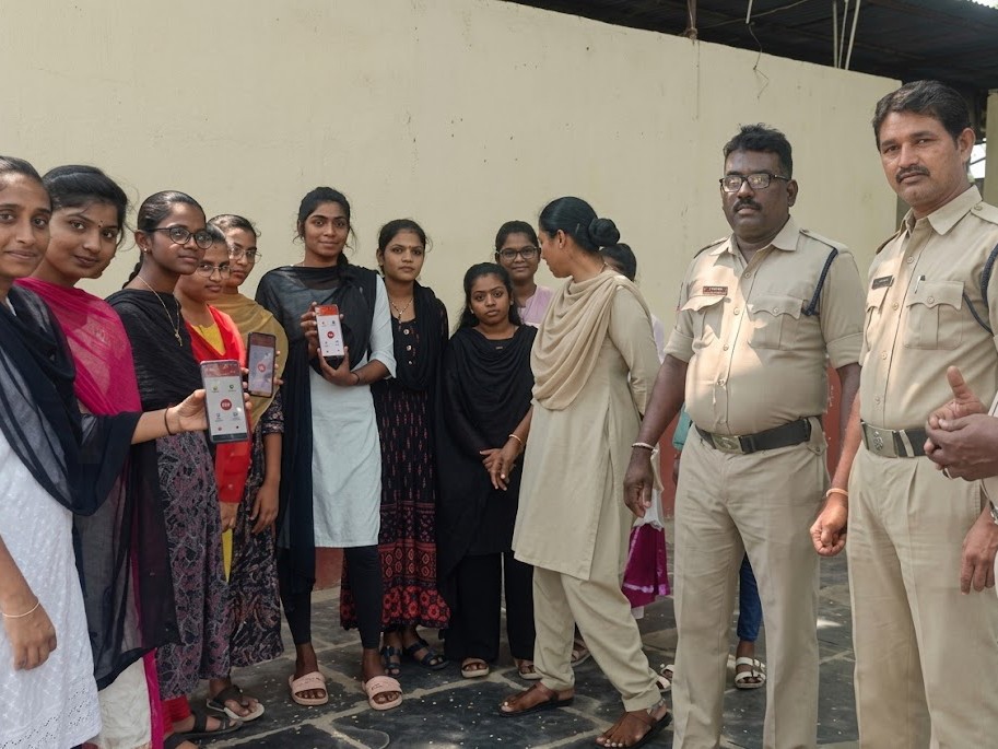 ఎన్జీవోస్ కాలనీలో శక్తి యాప్ అవగాహన