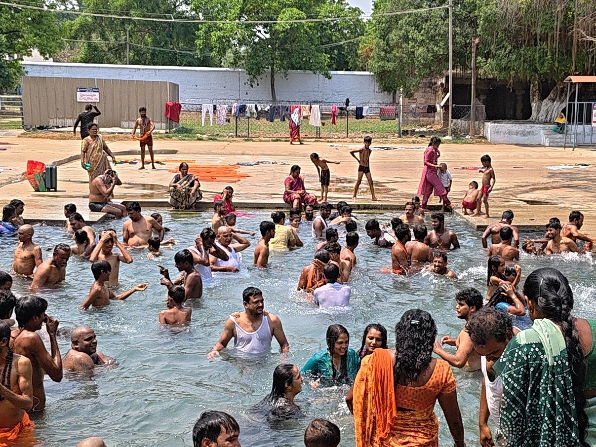 మహానందిలో భక్తుల సందడి