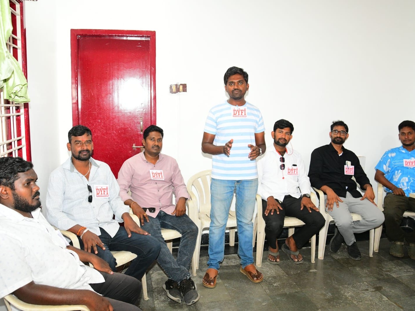 ‘నోటిఫికేషన్లు ఇవ్వకుండా ప్రభుత్వాలు మోసం చేస్తున్నాయి’