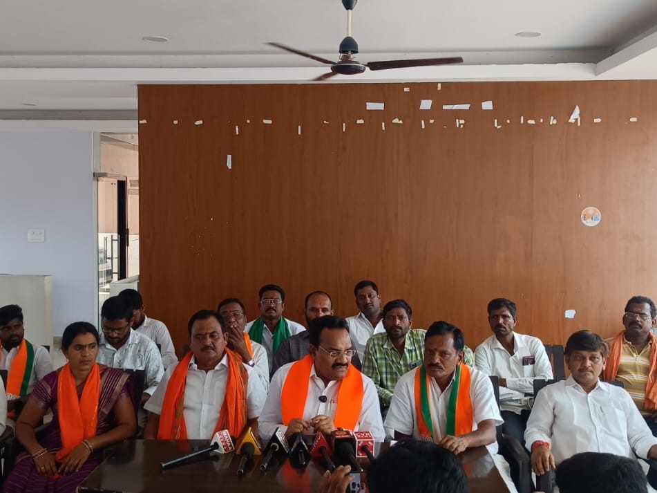 కాంగ్రెస్ మహిళా వ్యతిరేకి: ఎంపీ