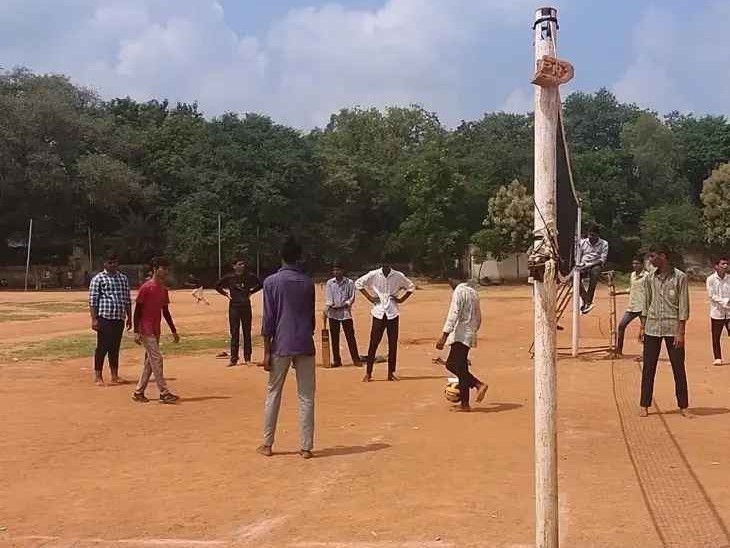 హోరాహోరీగా వాలీబాల్ పోటీలు
