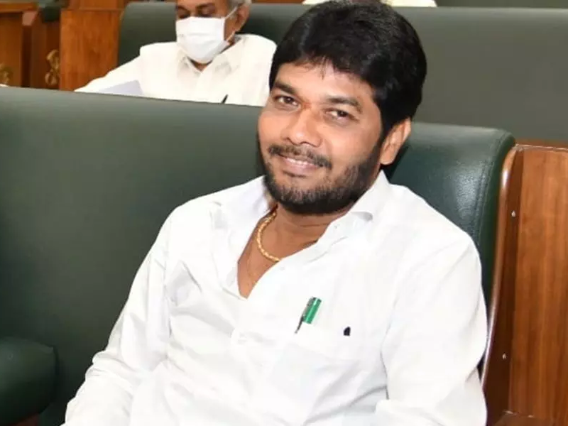 ‘అనంతబాబును తక్షణమే బర్తరఫ్ చేయాలి’