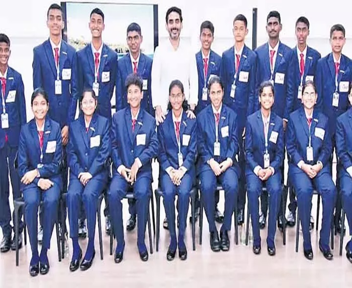 ఎవరెస్ట్ అధిరోహించిన దివ్యాంగులకు లోకేష్ ప్రశంసలు