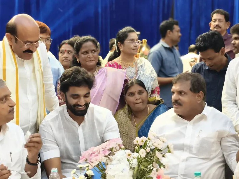 రాజమండ్రి వేదికగా కలిసిన వైసీపీ పార్టీ పెద్దలు