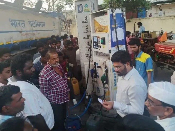 భీమవరంలో పెట్రోల్ బంకుల తనిఖీ