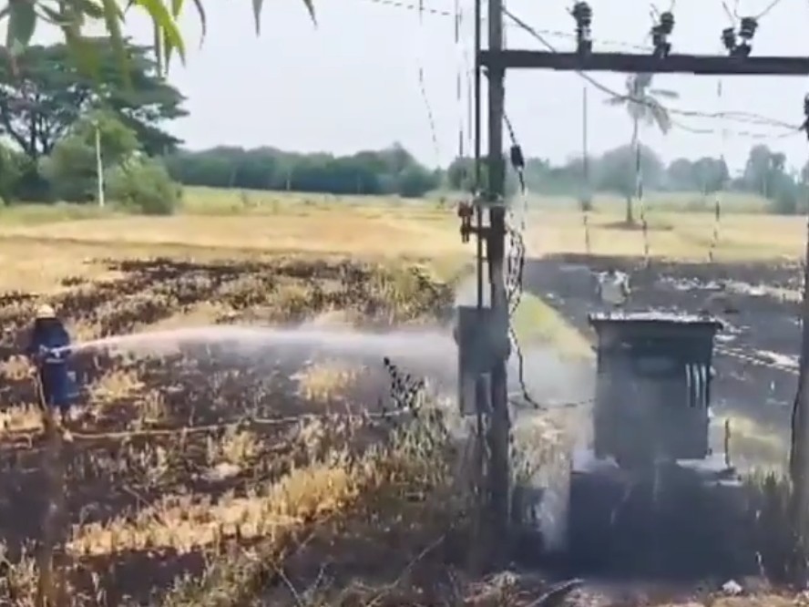 ట్రాన్స్‌ఫార్మర్ నుంచి మంటలు ..తప్పిన పెను ప్రమాదం