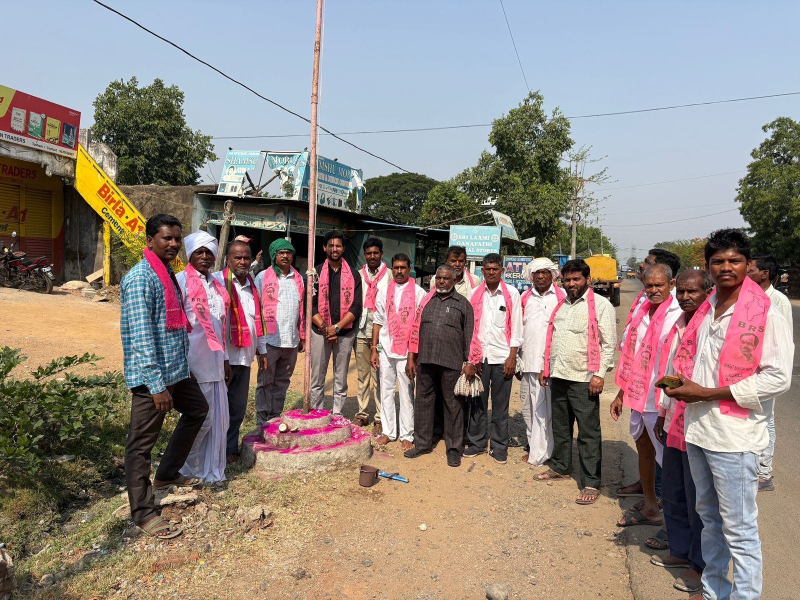 తోషంలో బీఆర్ఎస్ పార్టీ ఆవిర్భావ దినోత్సవ వేడుకలు