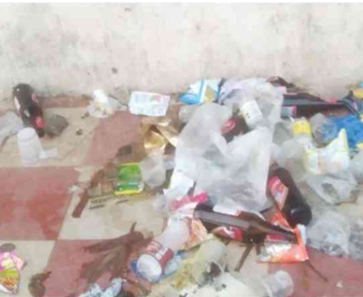 ఆకతాయిల అడ్డాగా మారిన సంత షెడ్లు