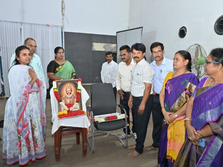 వెంకటాద్రి నాయుడు సేవలు చిరస్మరణీయం: కలెక్టర్