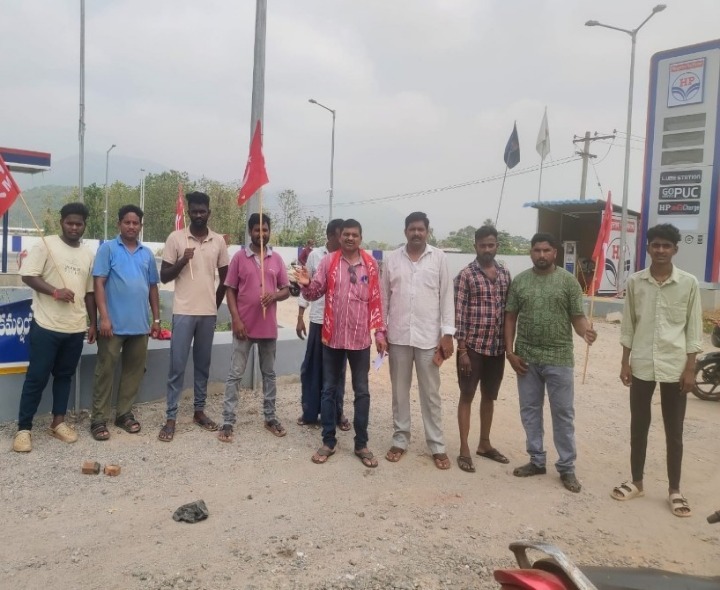 కొమరాడలో ఇంధన కొరతపై సీపీఎం నిరసన