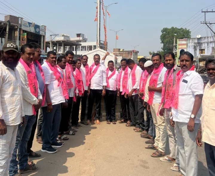 గాంధారిలో ఘనంగా బీఆర్ఎస్ ఆవిర్భావ దినోత్సవం