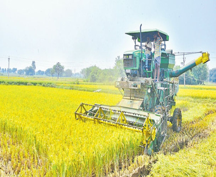 డీజిల్ కొరత.. ఇబ్బందుల్లో రైతన్నలు