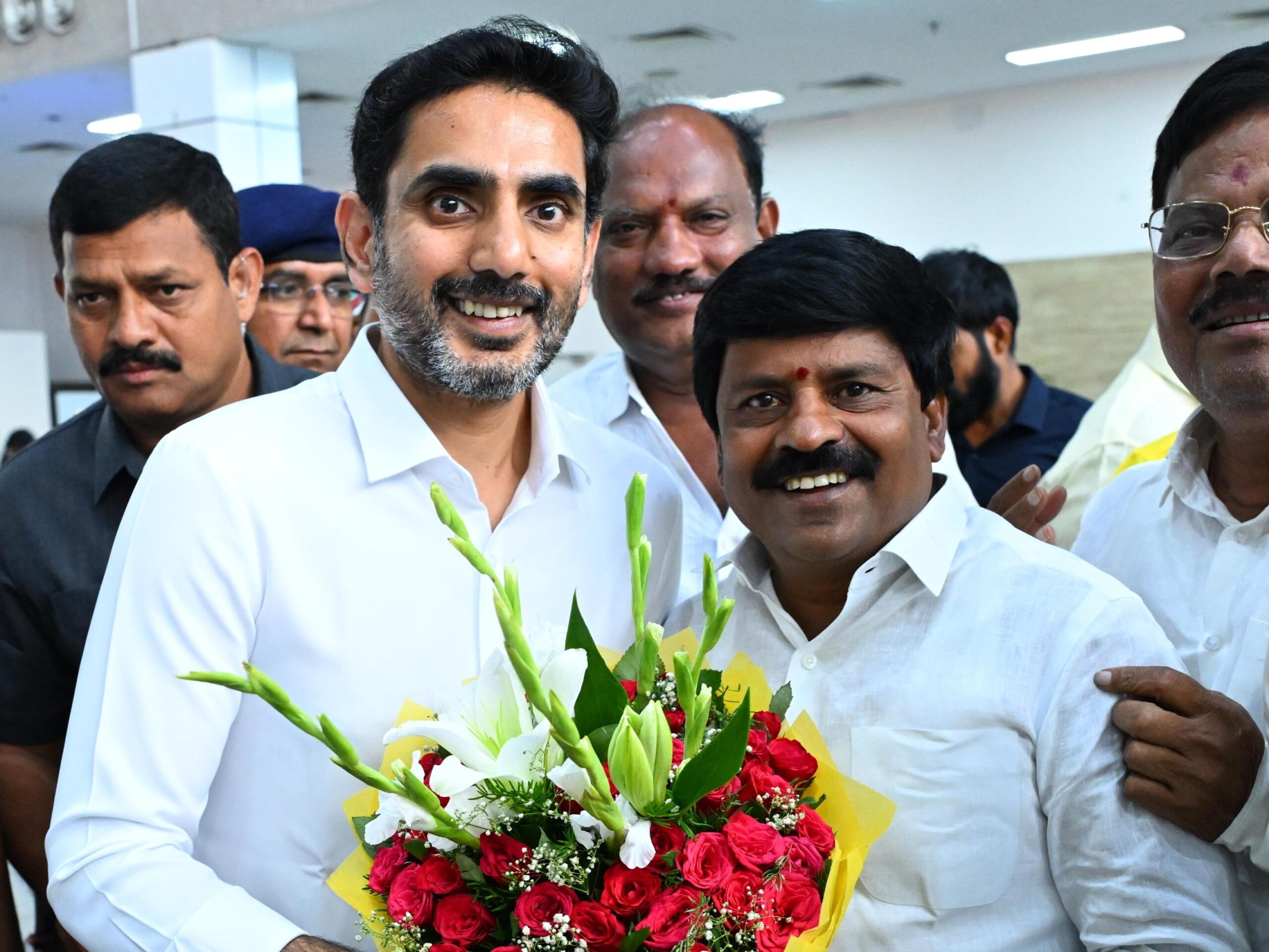 మంత్రిని కలిసిన ఎమ్మెల్యే గోవిందరావు