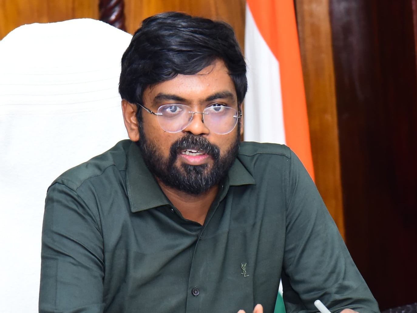 ఇంధన సరఫరా సమస్యలపై దృష్టి పెట్టాం: కలెక్టర్