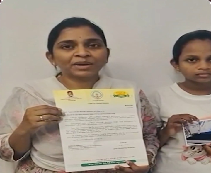 బాధిత కుటుంబానికి మంత్రి ఆర్థిక సహాయం