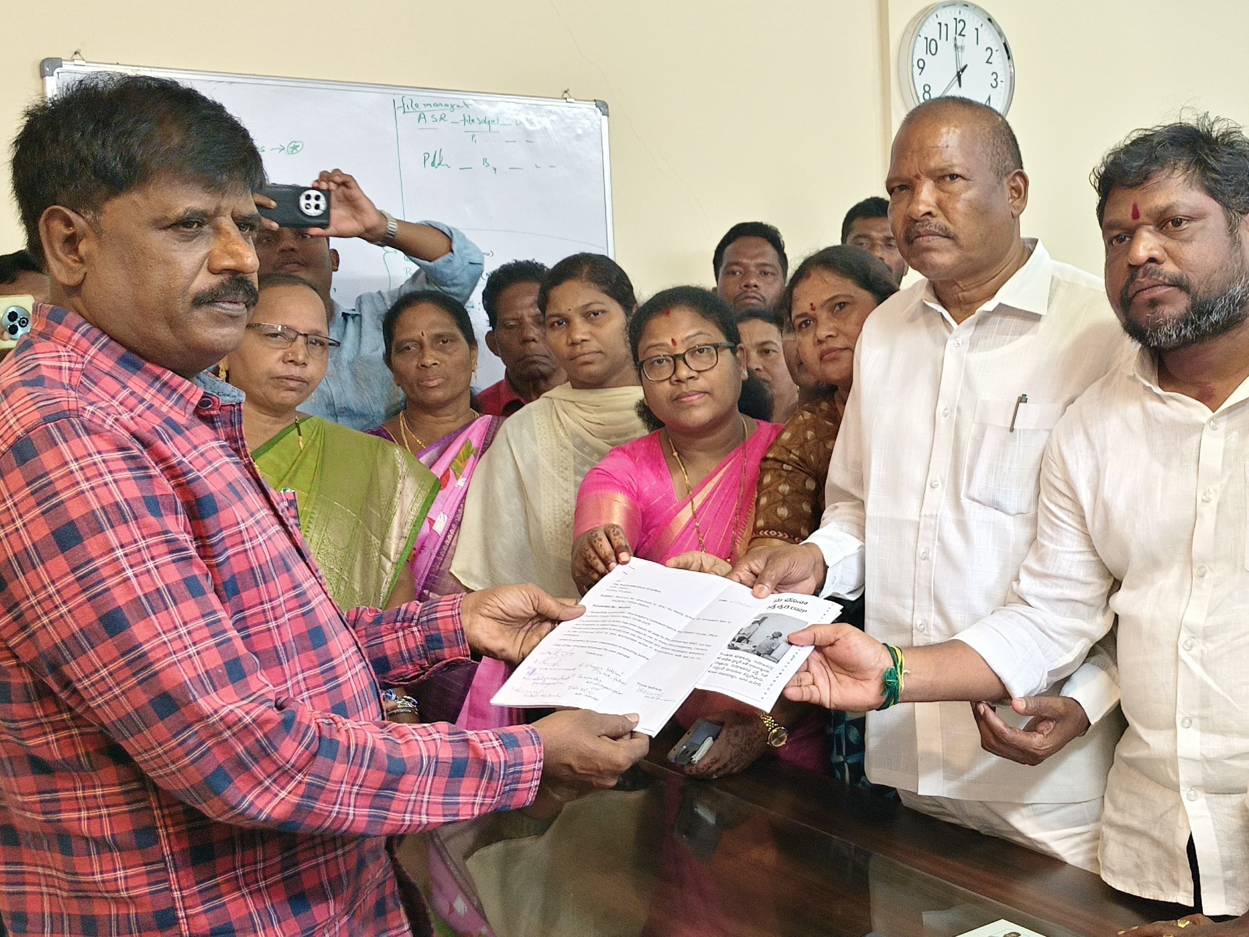 ‘ఏబీఎన్ రాధాకృష్ణను అరెస్టు చేయాలి’