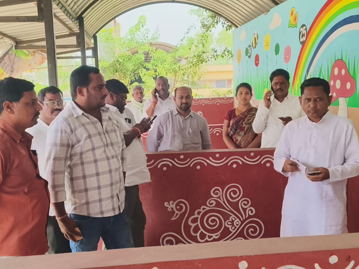 ‘చిరు వ్యాపారులకు అండగా ఉంటాం’