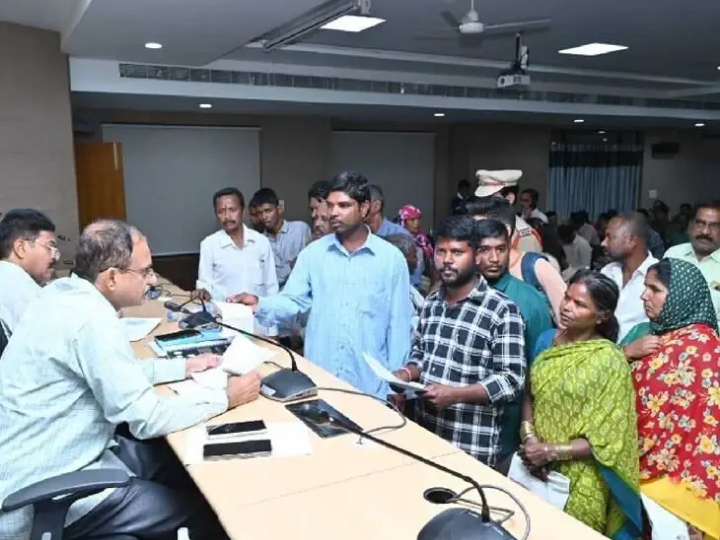 కలెక్టరేట్ ప్రజావాణికి 128 ఫిర్యాదులు