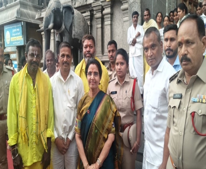 యాదాద్రిని దర్శించుకున్న ఏపీ సీఎం సతీమణి