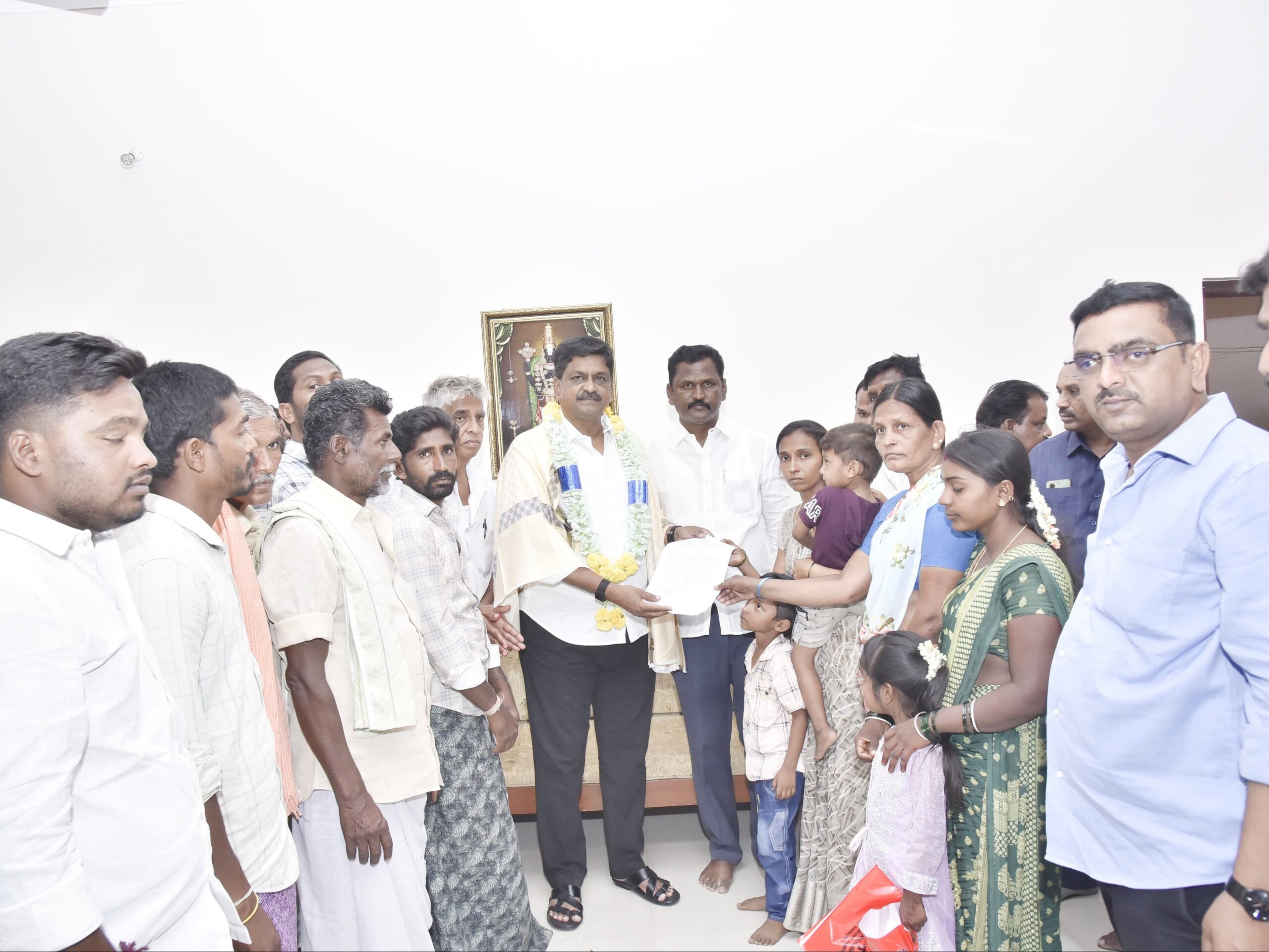 బాధిత కుటుంబానికి అండగా మంత్రి పయ్యావుల