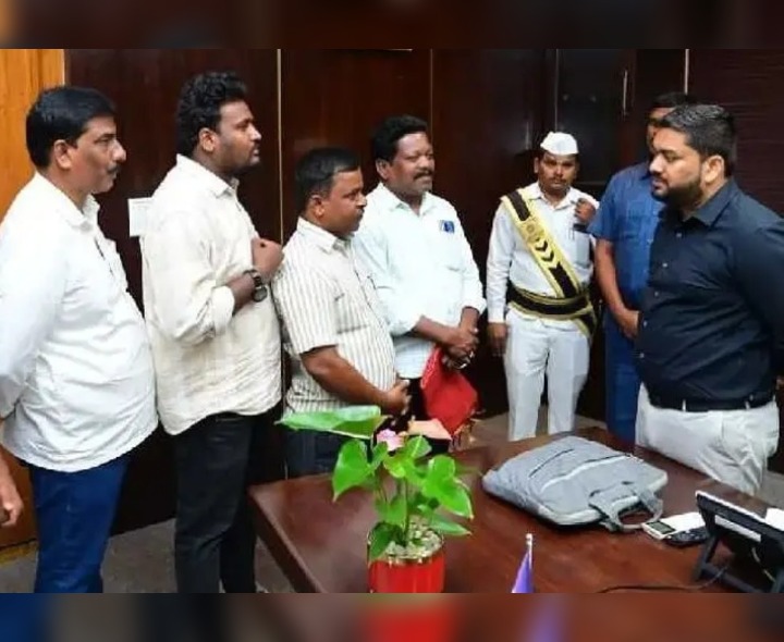 టైగర్ రిజర్వ్ పునరావాస సమస్యలపై కలెక్టర్ చర్చ